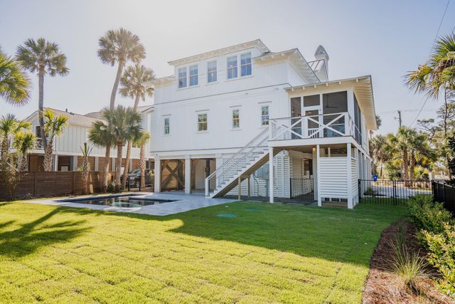 720 W Ashley Avenue, Folly Beach, SC 29439