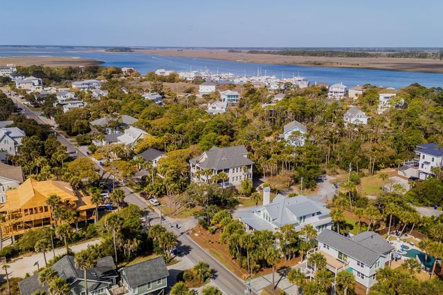 720 W Ashley Avenue, Folly Beach, SC 29439