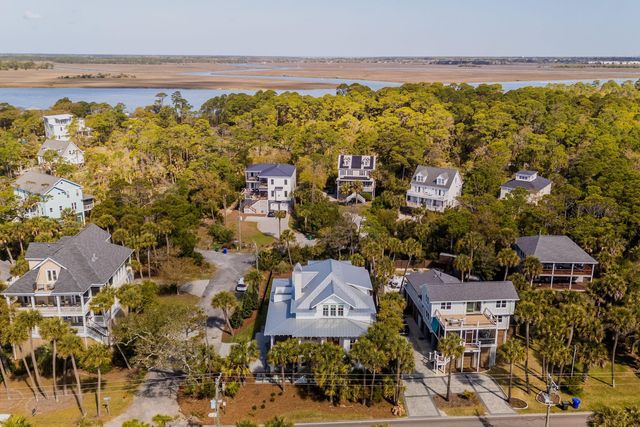 720 W Ashley Avenue, Folly Beach, SC 29439