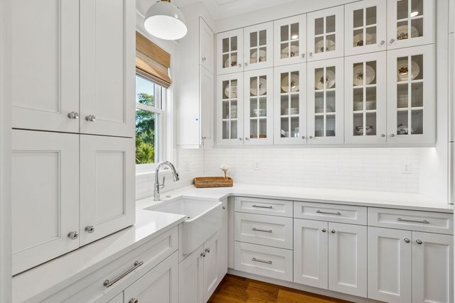 720 W Ashley Avenue, Folly Beach, SC 29439