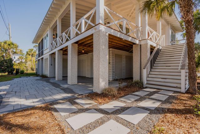 720 W Ashley Avenue, Folly Beach, SC 29439