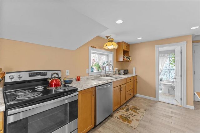 42-44 Oak Street, Burlington, VT 05401