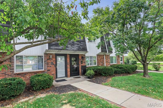 5001 Little Creek Lane C, Godfrey, IL 62035