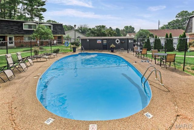 5001 Little Creek Lane C, Godfrey, IL 62035
