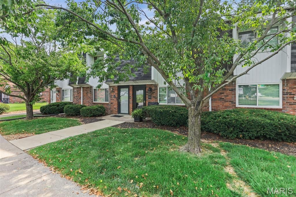 5001 Little Creek Lane C, Godfrey, IL 62035