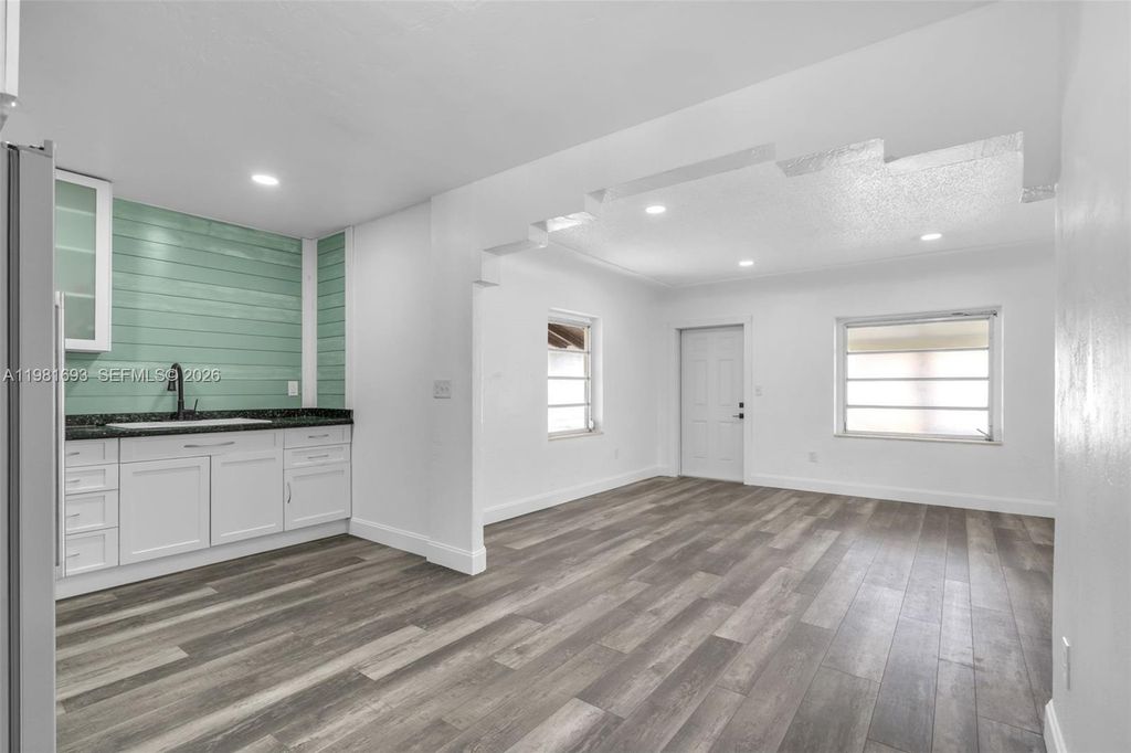 Image 11 of property listing at 2166 NW 18th St, Miami, FL 33125