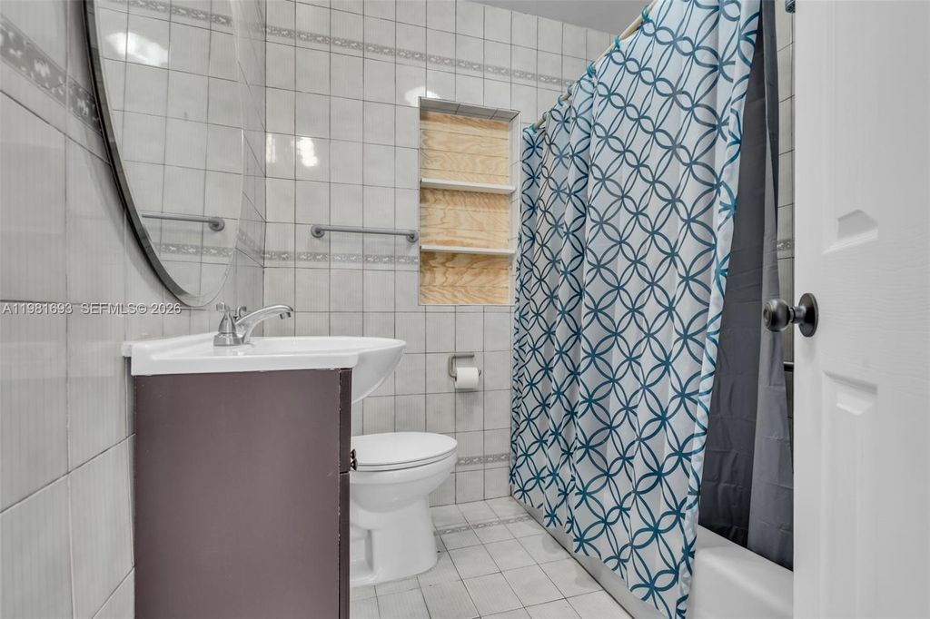 Image 17 of property listing at 2166 NW 18th St, Miami, FL 33125