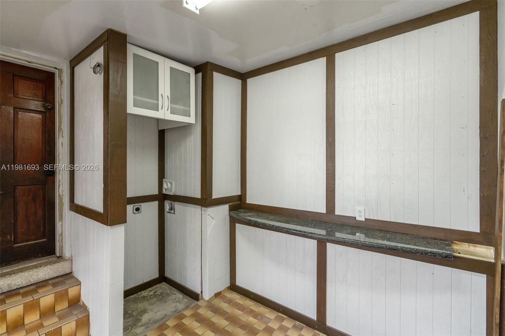 Image 23 of property listing at 2166 NW 18th St, Miami, FL 33125