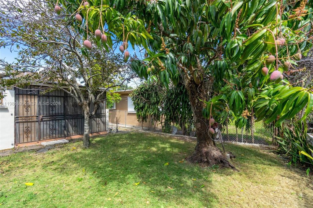 Image 25 of property listing at 2166 NW 18th St, Miami, FL 33125