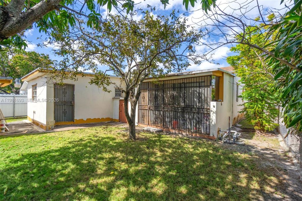 Image 26 of property listing at 2166 NW 18th St, Miami, FL 33125