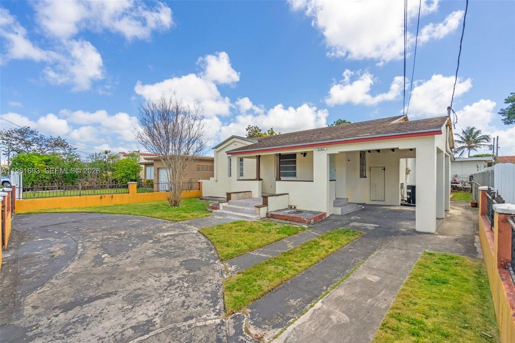 Image 3 of property listing at 2166 NW 18th St, Miami, FL 33125