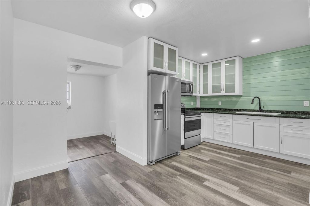 Image 7 of property listing at 2166 NW 18th St, Miami, FL 33125