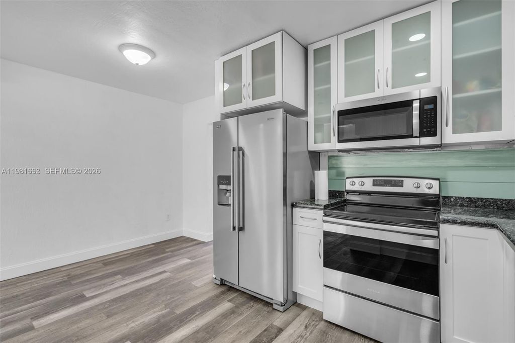 Image 9 of property listing at 2166 NW 18th St, Miami, FL 33125