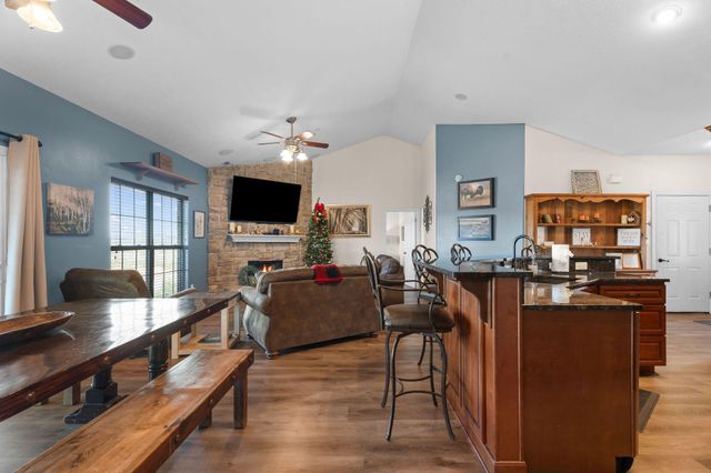 191 Greystone Drive, Hollister, MO 65672