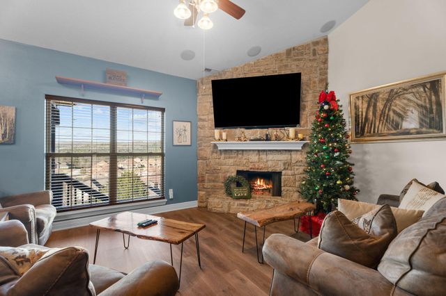 191 Greystone Drive, Hollister, MO 65672