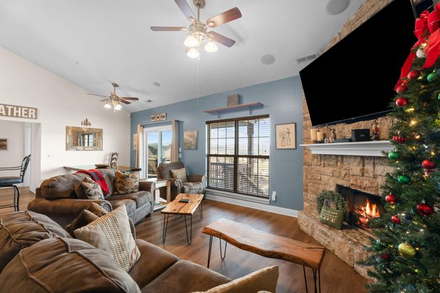 191 Greystone Drive, Hollister, MO 65672