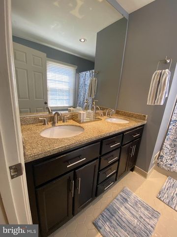 10 PINTO CT, Rockville, MD 20850