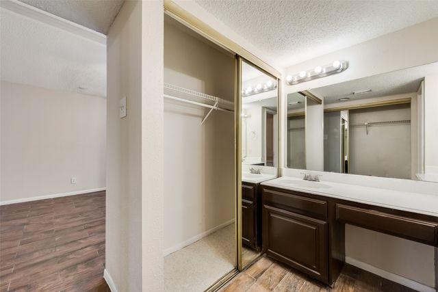 2642 Encina, Irving, TX 75038