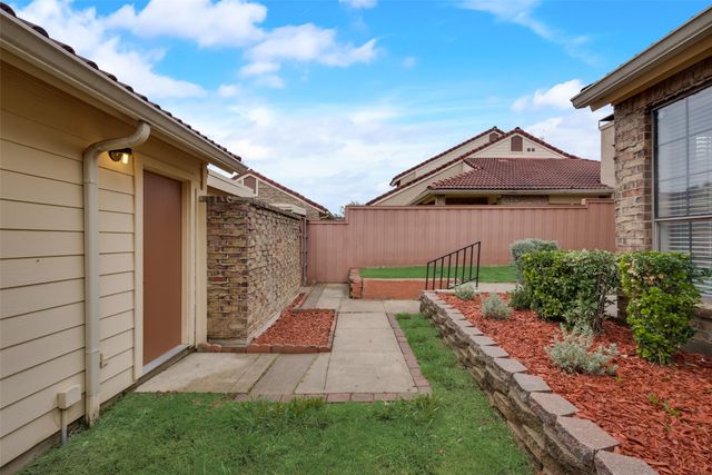 2642 Encina, Irving, TX 75038