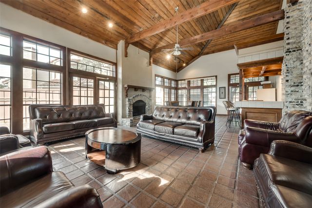 2642 Encina, Irving, TX 75038