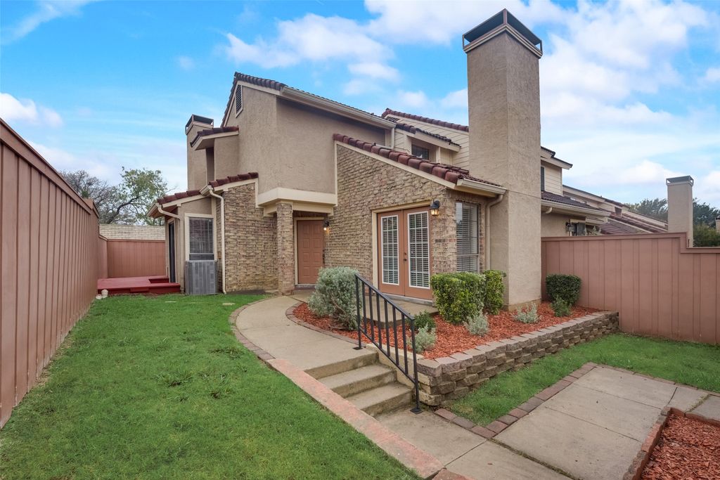 2642 Encina, Irving, TX 75038