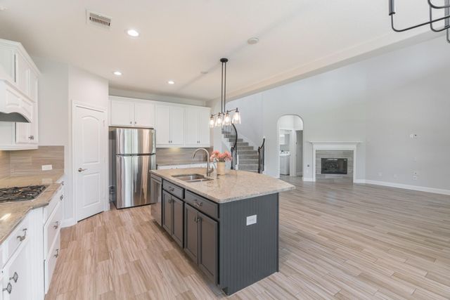 54 Wyatt Oaks Drive, Tomball, TX 77375