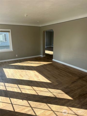 215 W Kinnear Place, Seattle, WA 98119