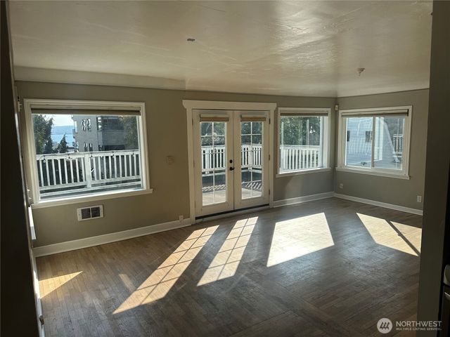 215 W Kinnear Place, Seattle, WA 98119