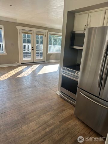 215 W Kinnear Place, Seattle, WA 98119