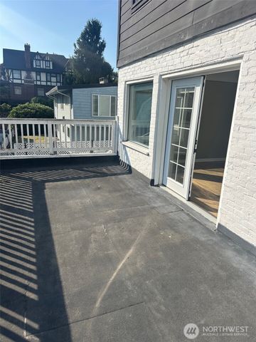 215 W Kinnear Place, Seattle, WA 98119