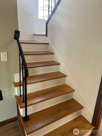 215 W Kinnear Place, Seattle, WA 98119