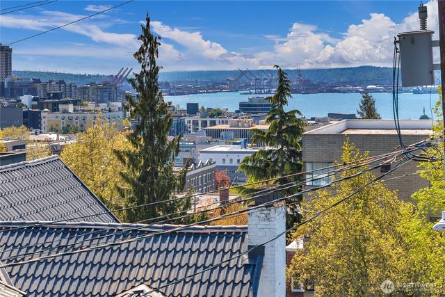 215 W Kinnear Place, Seattle, WA 98119