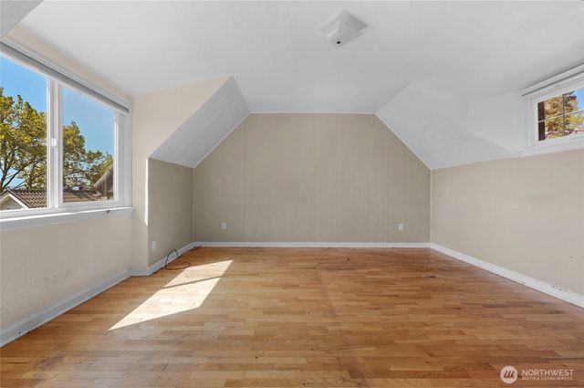 215 W Kinnear Place, Seattle, WA 98119