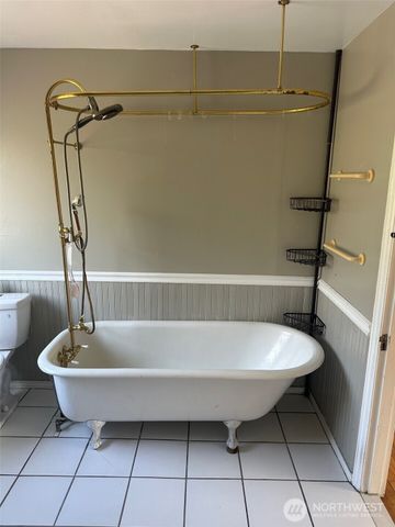 215 W Kinnear Place, Seattle, WA 98119