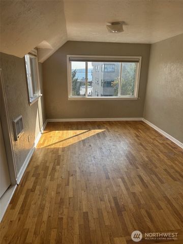 215 W Kinnear Place, Seattle, WA 98119