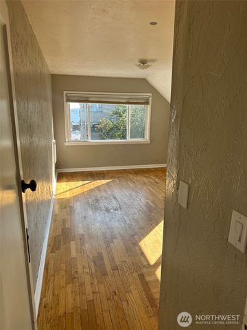 215 W Kinnear Place, Seattle, WA 98119