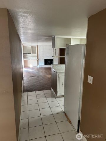 215 W Kinnear Place, Seattle, WA 98119