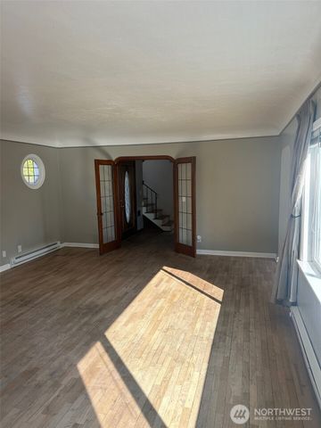 215 W Kinnear Place, Seattle, WA 98119