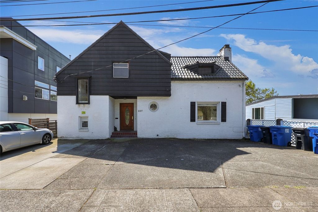 215 W Kinnear Place, Seattle, WA 98119