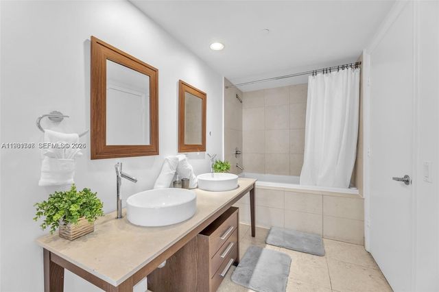 485 Brickell Ave 2503, Miami, FL 33131