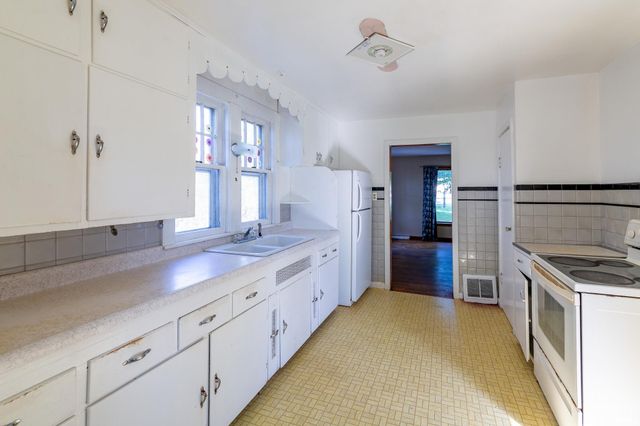 1219 W Westwood Drive, Goshen, IN 46526