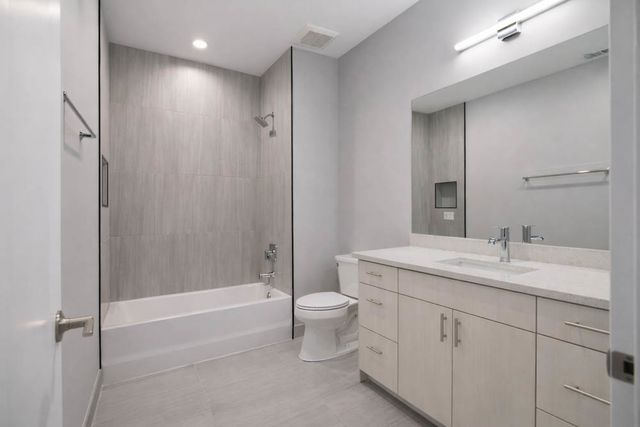 3069 S LYMAN Street, Chicago, IL 60608