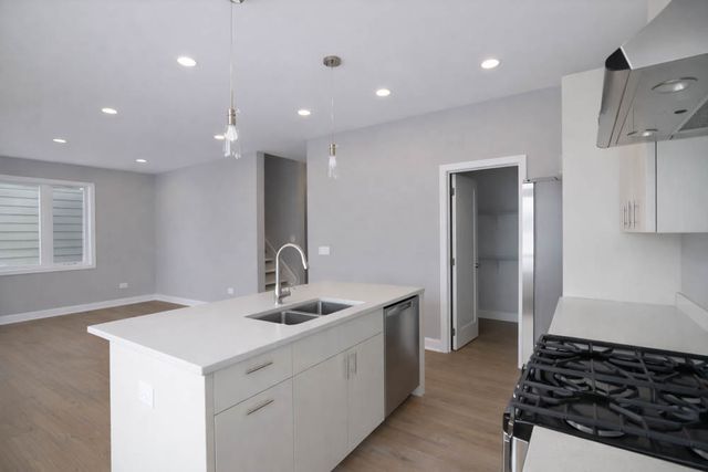 3069 S LYMAN Street, Chicago, IL 60608