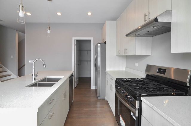 3069 S LYMAN Street, Chicago, IL 60608