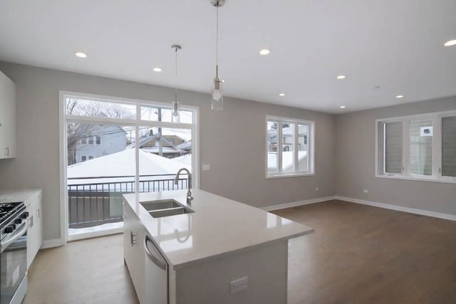 3069 S LYMAN Street, Chicago, IL 60608