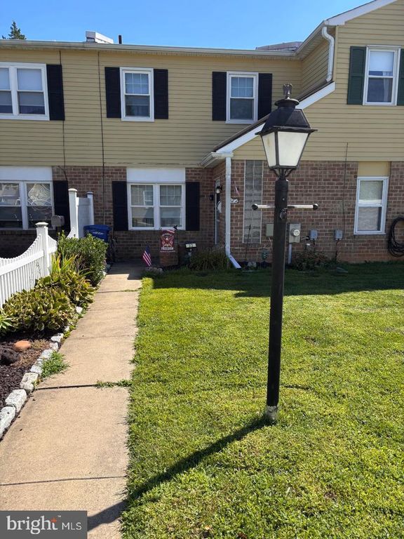 22 HOLLYBROOKE DR, LANGHORNE, PA 19047 — photo 2