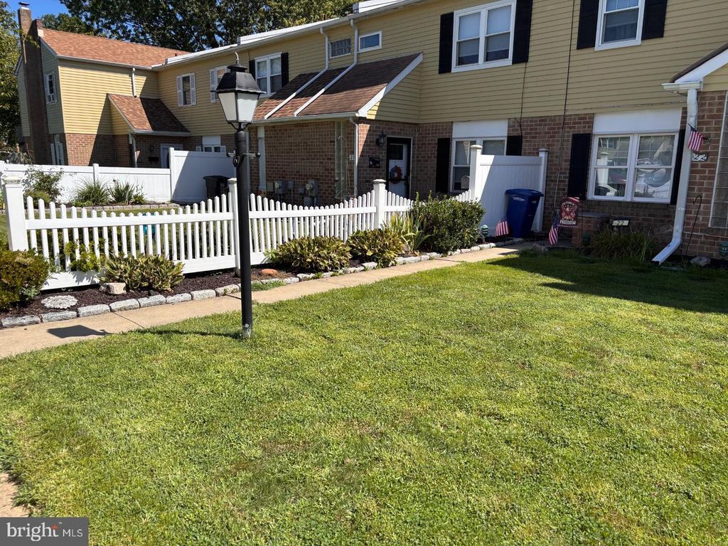 22 HOLLYBROOKE DR, LANGHORNE, PA 19047 — photo 3