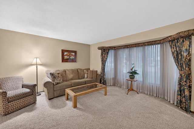 5800 Tall Oaks Road, Fitchburg, WI 53711
