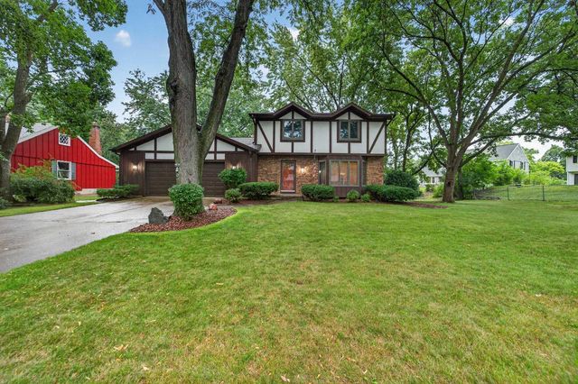5800 Tall Oaks Road, Fitchburg, WI 53711
