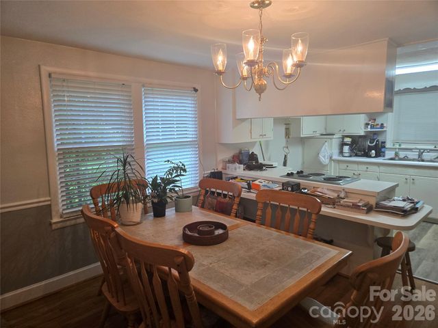 1326 26th Street SW, Hickory, NC 28602